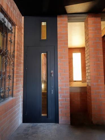 Дверь с остеклением сверху