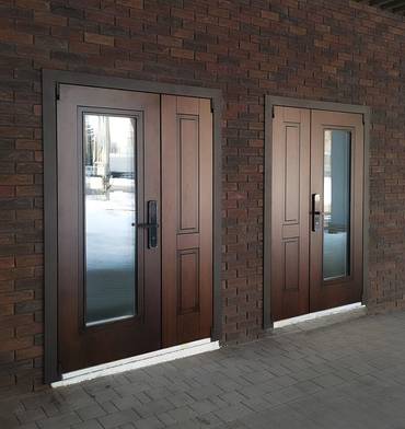 Остекленные двери с электронными замками