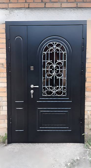 Полуторная дверь с темным МДФ