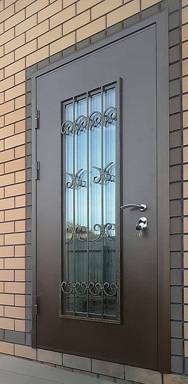 Порошковая дверь с остеклением