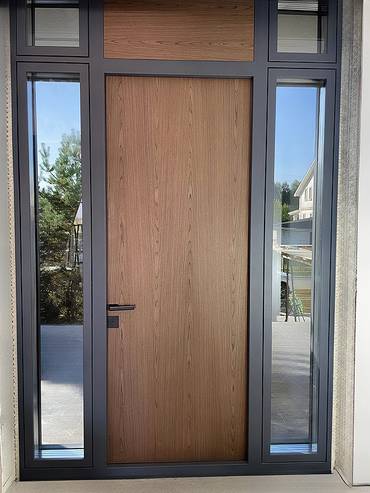 Входная группа со стеклопакетами